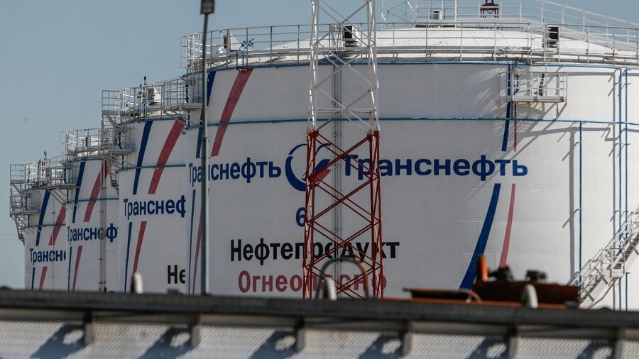 Η Ευρώπη γελοιοποιείται - Επιβάλλει στο ρωσικό πετρέλαιο πλαφόν 65-70 δολάρια, στα επίπεδα όπου ήδη πωλείται