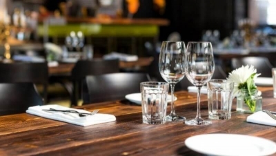 Στα 290 εκατ. ευρώ το πακέτο ΕΣΠΑ για 1 στις 2 επιχειρήσεις εστίασης - Ποιοι θα πάρουν τα 40 εκατ. που περίσσεψαν