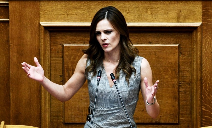 Αχτσιόγλου: Αδιέξοδη η πολιτική της ΝΔ στο προσφυγικό