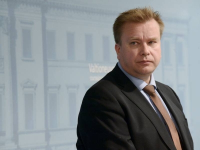 Φινλανδία: Εν μέσω διαβουλεύσεων για ένταξη στο ΝΑΤΟ, ο υπουργός Άμυνας… παίρνει δίμηνη άδεια πατρότητας