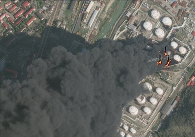 Οργή στη Ρωσία - Χτύπημα από ουκρανικό drone προκάλεσε πυρκαγιά σε δεξαμενές διυλιστηρίου στο Tuapse