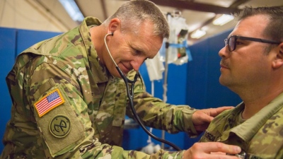 Συναγερμός στις ΗΠΑ: Ο στρατός δεν έχει γιατρούς - Ισχυρά μονοπώλια στο χώρο της υγείας