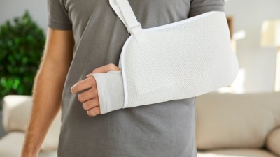 «Δεν μπορώ να δω τι βρίσκεται από κάτω» - Ο άνθρωπος με το μεγαλύτερο πέος στον κόσμο έσπασε το χέρι του