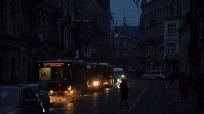 Η Ουκρανία βυθίζεται στο σκοτάδι - Δήμαρχοι προειδοποιούν για παρατεταμένα μπλακάουτ