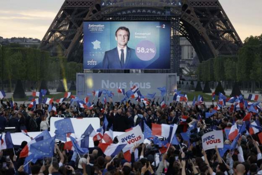 Εικόνες από τα δύο στρατόπεδα των Γαλλικών εκλογών: Ξέφρενοι πανηγυρισμοί για τον Macron αλλά και δάκρυα για τους ηττημένους