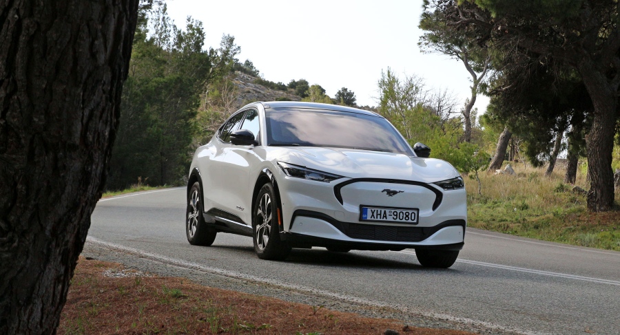 Πίσω από το τιμόνι της Ford Mustang Mach-E RWD ER