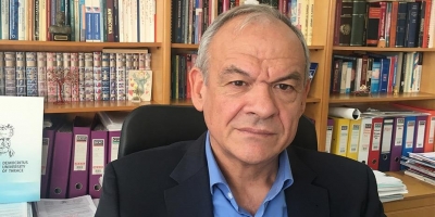 Μανωλόπουλος (καθηγητής Φαρμακολογίας): Μονόδρομος τα ηλικιακά όρια για το εμβόλιο της AstraZeneca