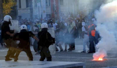 Πετροπόλεμος και χημικά έξω από τον χώρο της ΔΕΘ  σε εκδήλωση του ΣΥΡΙΖΑ για το Σκοπιανό