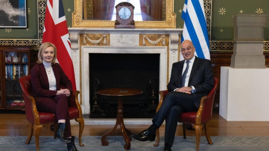 Απίστευτη γκάφα από τη Βρετανίδα ΥΠΕΞ: Έκανε tag τον Νίκο Βέρτη αντί τον Νίκο Δένδια