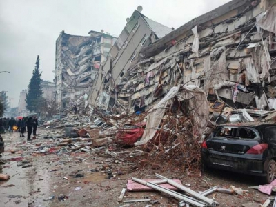 Μπαράζ καταστροφικών σεισμών σε Τουρκία - Συρία - Μετά τον αρχικό 7,7 R, νέος 7,6 R - Στους 2.200 οι νεκροί, 6.000 τραυματίες