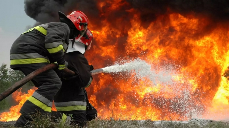 Τσεχία: Περίπου 900 πυροσβέστες στη μάχη με τις φλόγες στα σύνορα με τη Γερμανία