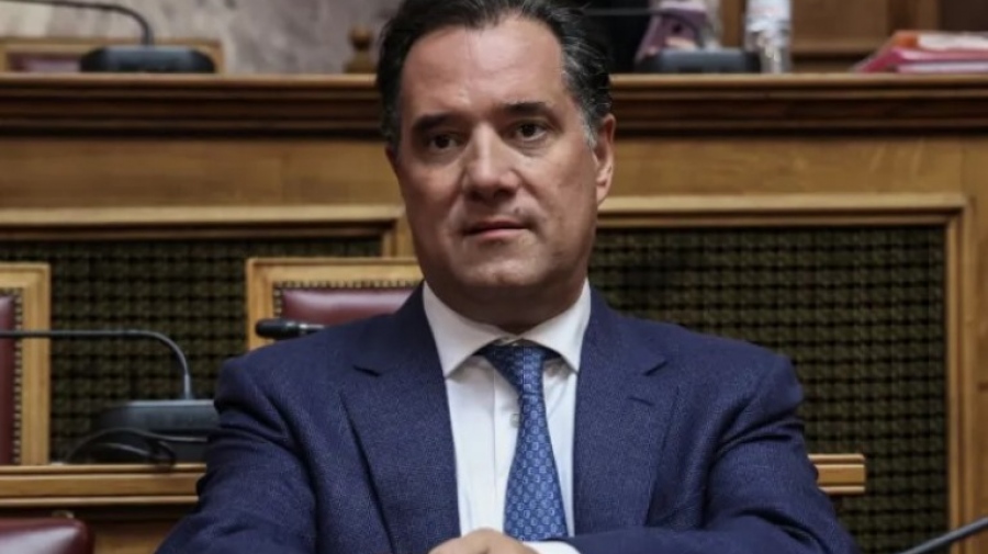 Η γραμμή Άδωνη για τα προγράμματα κατάρτισης εξέθεσε άσχημα τους «σκευωρούς» και… χειροκροτήθηκε από το Μαξίμου