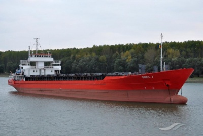 Στο λιμάνι του Ναυπλίου προσάραξε φορτηγό πλοίο που μεταφέρει λίπασμα