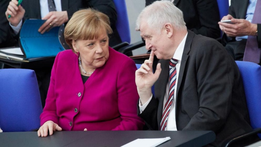 Γερμανία: «Χαστούκι» για Merkel - Seehofer - Ο υποψήφιός τους έχασε την ηγεσία της Κ.Ο. της Χριστιανικής Ένωσης