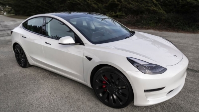 Tesla: Ανακαλεί περισσότερα από 475.000 ηλεκτρικά αυτοκίνητα
