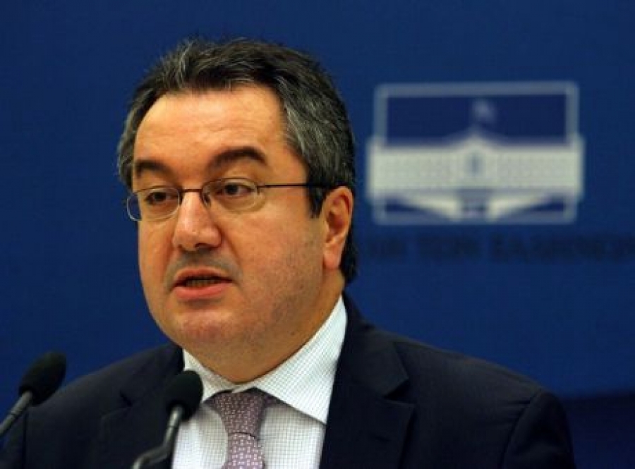 Μόσιαλος: Ένας ή δύο στους δέκα εμβολιασμένους μπορεί να συνεχίσουν να μεταδίδουν τον κορωνοϊό