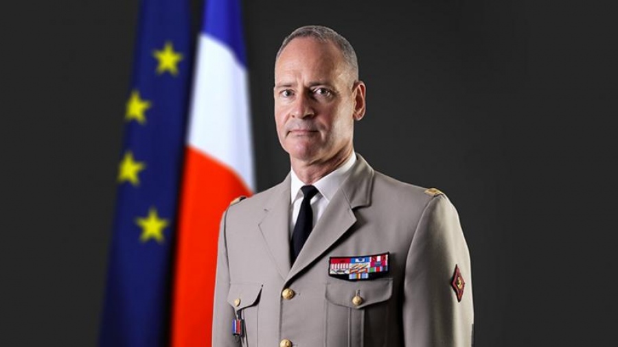 Αυτός είναι ο Γάλλος θερμοκέφαλος στρατηγός που ενισχύει τις πολεμικές ιαχές του ανεκδιήγητου Macron για τη Ρωσία