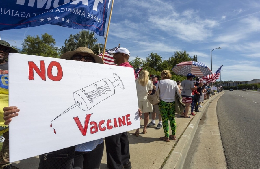 «Δεν αλλάζουμε γνώμη» δηλώνουν ξανά οι μισοί αντιεμβολιαστές στις ΗΠΑ για τον εμβολιασμό