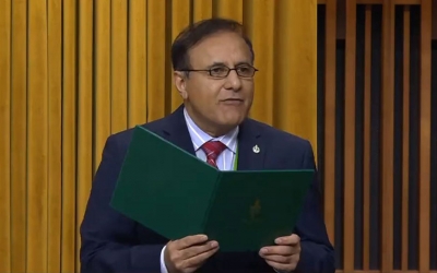 Καναδάς: Βουλευτής εμφανίστηκε σε τηλεδιάσκεψη του Κοινοβουλίου από την… τουαλέτα