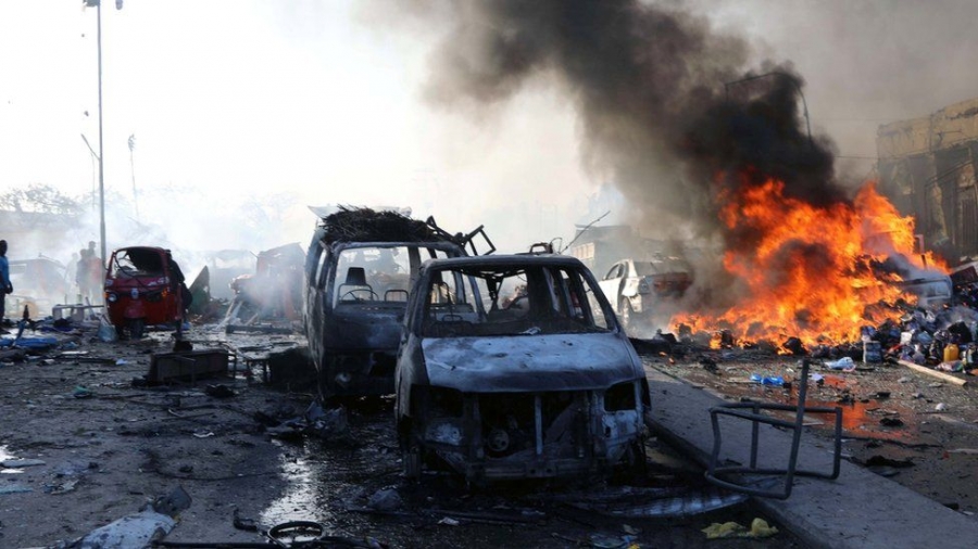 Σομαλία: Διπλή βομβιστική επίθεση αυτοκτονίας με παγιδευμένα οχήματα – 29 οι νεκροί