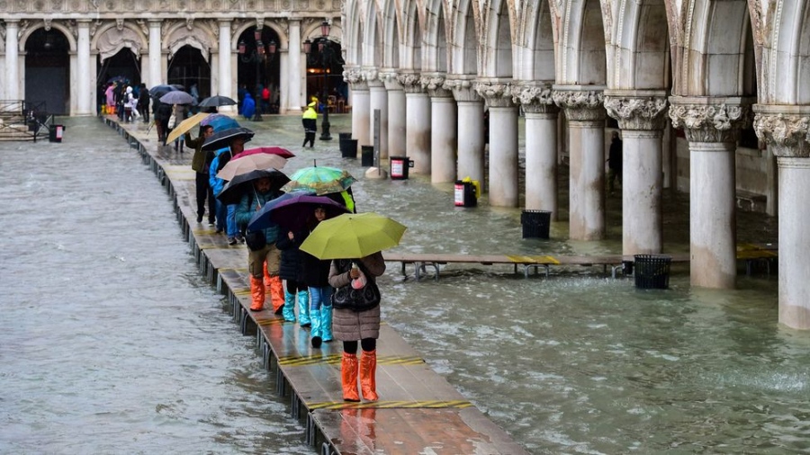Η UNESCO προτείνει την ένταξη της Βενετίας στον κατάλογο Μνημείων Παγκόσμιας Κληρονομιάς εν κινδύνω λόγω υπερτουρισμού και κλιματικής αλλαγής