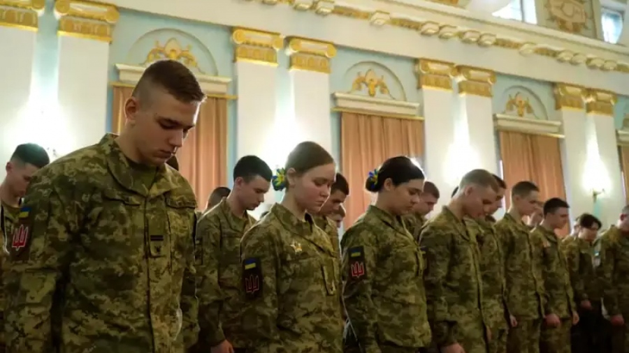 «Ο μόνος τρόπος να καταλάβετε τι είναι πόλεμος»: Ο Zelensky στέλνει καθηγητές λυκείων και πανεπιστημίων στο μέτωπο