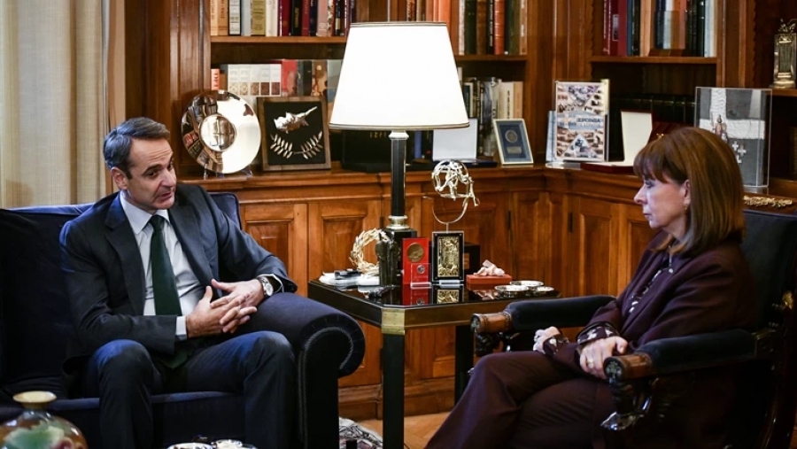 Μητσοτάκης σε Σακελλαροπούλου: Τουλάχιστον μέχρι και τις γιορτές των Χριστουγέννων τα μέτρα για τον κορωνοϊό