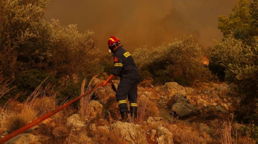 Φωτιά στην Αχλιά Λασιθίου - Μήνυμα από το 112 για εκκένωση τεσσάρων οικισμών