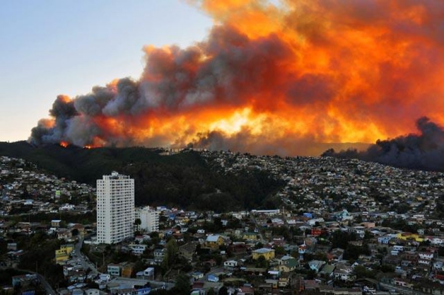 Χιλή: Καταστροφές σε 245 σπίτια από την πυρκαγιά στο Valparaiso – Τραυματίστηκαν 12 πυροσβέστες
