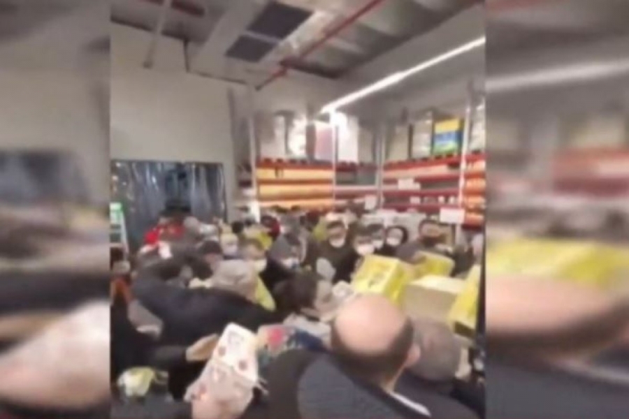 Τουρκία: Πανικός στα σούπερ μάρκετ για να αγοράσουν ηλιέλαιο