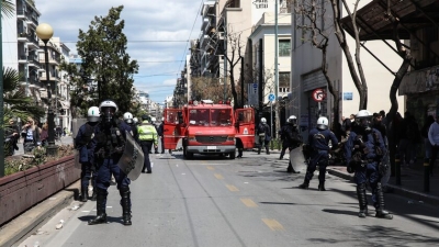 Αποκαταστάθηκε η κυκλοφορία στην Πατησίων - Είχε διακοπεί λόγω επεισοδίων έξω από την ΑΣΟΕΕ