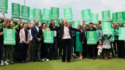 Σοσιαλιστική παράνοια στη Βρετανία - Οι Πράσινοι θέλουν να «καταργήσουν» τους ιδιώτες ιδιοκτήτες ακινήτων