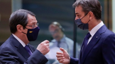 Επικοινωνία Μητσοτάκη με Αναστασιάδη για Κυπριακό - Συνάντηση με Παπαδόπουλο στο Μαξίμου