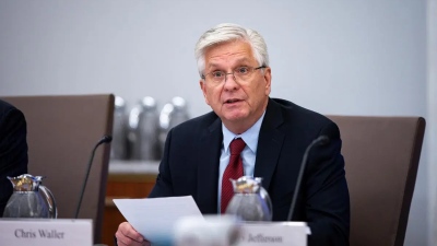 Στο 70% οι πιθανότητες για μείωση επιτοκίων από Fed - Waller: Πηγή ανησυχίας, η αγορά εργασίας