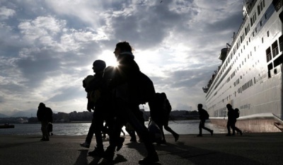 Διακόσιοι αιτούντες άσυλο αναχωρούν από τη Μόρια για τον Πειραιά
