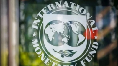 Η Κεντρική Τράπεζα της Ουκρανίας δέχεται πίεση από το  Διεθνές Νομισματικό Ταμείο  να υποτιμήσει το νόμισμα