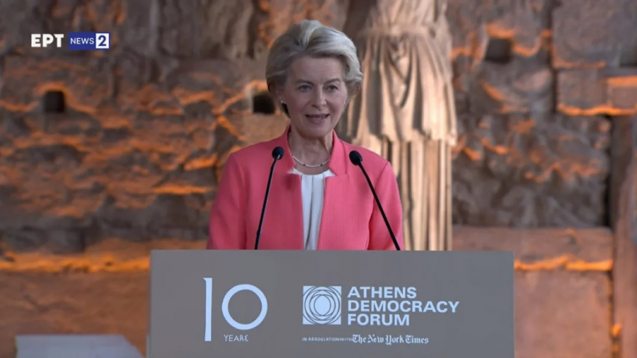 Der Leyen (ΕΕ) από Αθήνα: Ο Putin μας γυρνά πίσω σε σκοτεινές εποχές - Ένα απολυταρχικό καθεστώς επιτίθεται και πάλι στη Δημοκρατία