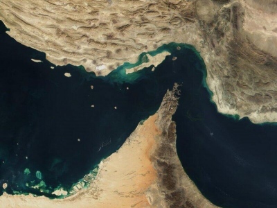 Telegraph: Η κυβέρνηση Trump προτείνει τη δημιουργία διεθνούς κονσόρτσιουμ για τη διαχείριση του Στενού του Hormuz