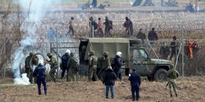 H Τουρκία στέλνει στον Έβρο 1.000 άνδρες ειδικών δυνάμεων -  Cavusoglu: Η Ελλάδα πυροβολεί στη στεριά και στη θάλασσα τους πρόσφυγες - Τι απαντά το ΥΠΕΞ