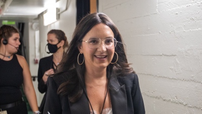 Ποια είναι η Weiss, η φιλοϊσραηλινή δημοσιογράφος που σαρώνει στα ΜΜΕ των ΗΠΑ – Οι επικριτές, η woke παράνοια και το κύμα συμπαράστασης