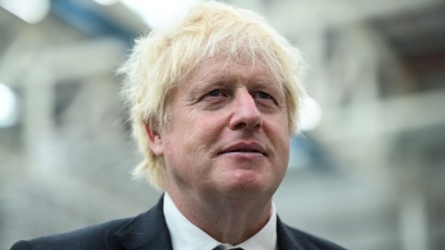 Στην Κάρυστο ο Boris Johnson, ενώ μετακομίζει από την Downing Street
