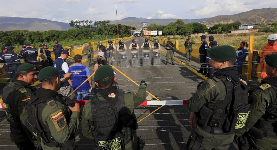 Βενεζουέλα: Συγκρούσεις στα σύνορα με τη Βραζιλία – Μία νεκρή και δεκάδες τραυματίες