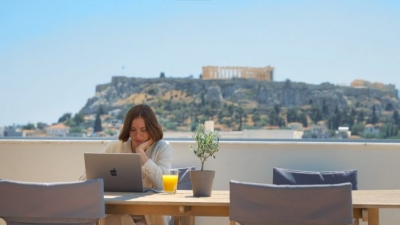Περισσότερα από 1 δισ. ευρώ μπορεί να κερδίσει η Ελλάδα, από την digital nomad visa