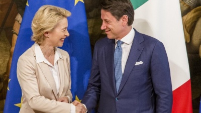 Κομισιόν: Θα στηρίξουμε με κάθε τρόπο την Ιταλία στο προσφυγικό