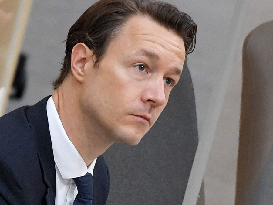 Blümel (ΥΠΟΙΚ Αυστρίας): Η Ιταλία δεν πρέπει να λάβει άνευ όρων χρήματα από την ΕΕ