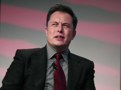 Musk: Πόνεσε η μέση μου, με τέτοιο π… που κουβαλάω όλη μέρα
