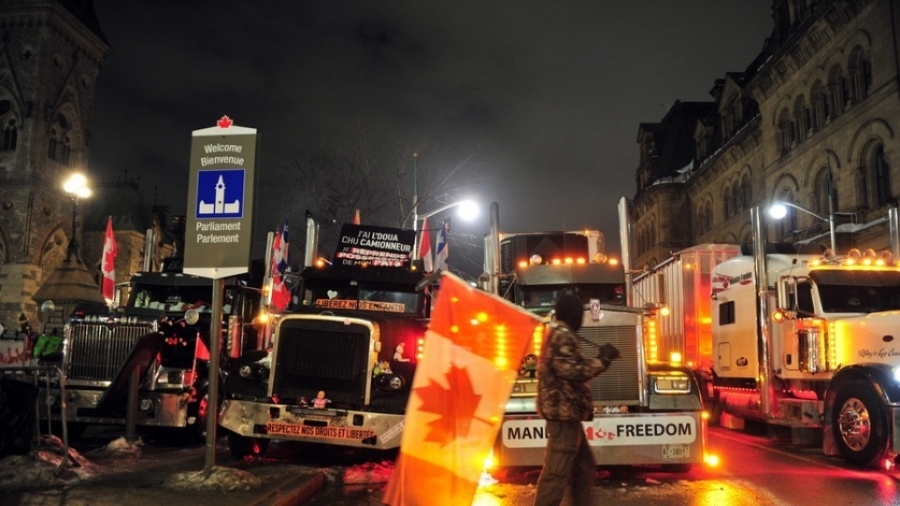 Καναδάς: Πρόστιμα 100.000 δολαρίων και φυλακή στους φορτηγατζήδες που διαδηλώνουν κατά των μέτρων του κορωνοϊού