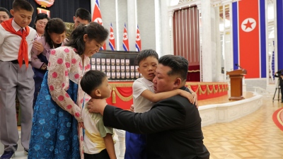 «Όμορφη ζωή» υποσχέθηκε ο Kim στις οικογένειες των Βορειοκορεατών... «μαρτύρων» του Kursk, στο πλευρό της Ρωσίας