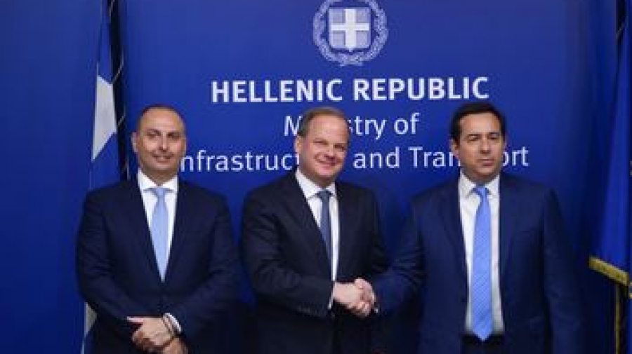 Υπογραφή νέας σύμβασης για την αναβάθμιση και επέκταση του Κρατικού Αερολιμένα της Χίου – Δηλώσεις Καραμανλή και Μηταράκη