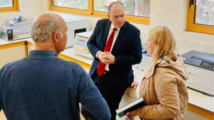 Απτόητος ο Λαζαρίδης - Ξεμπέρδεψε με το πτυχίο και κοιτά το καθήκον που τον καλεί...